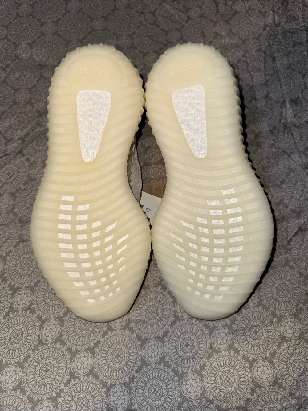 Yeezy Boost 350 V2 Off-White / Cream Sneakers - Picture 8 of 10
